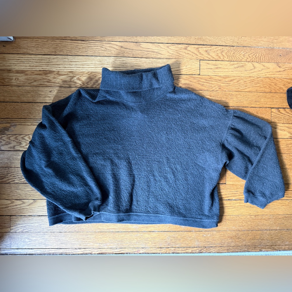 lululemon Ribbed Funnel Neck Pull Over - Size Medium/Large